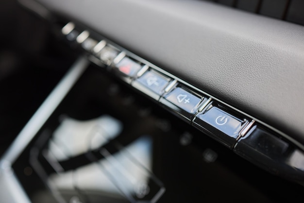 Как отличить аккумулятор BMW X5 от других элементов системы