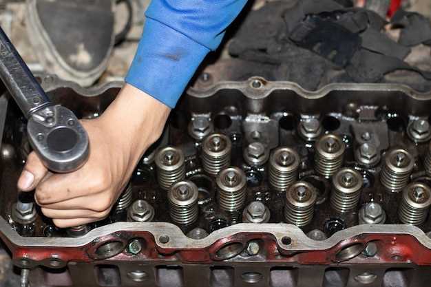 Демонтаж кожуха и фиксация генератора