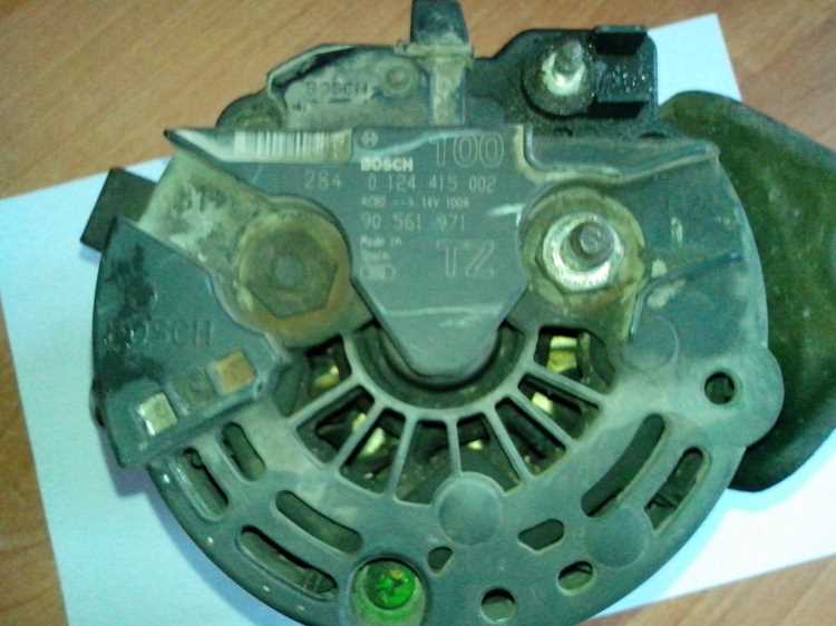 Извлечение генератора из моторного отсека