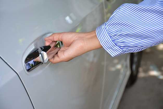Демонтаж старого замка: пошаговая инструкция